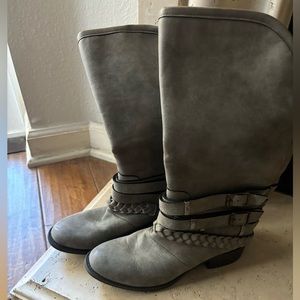 Gray boots - 8